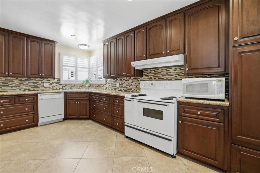 2845 Iron Hills Way Riverside, CA 92506 - Photo 14 of 34