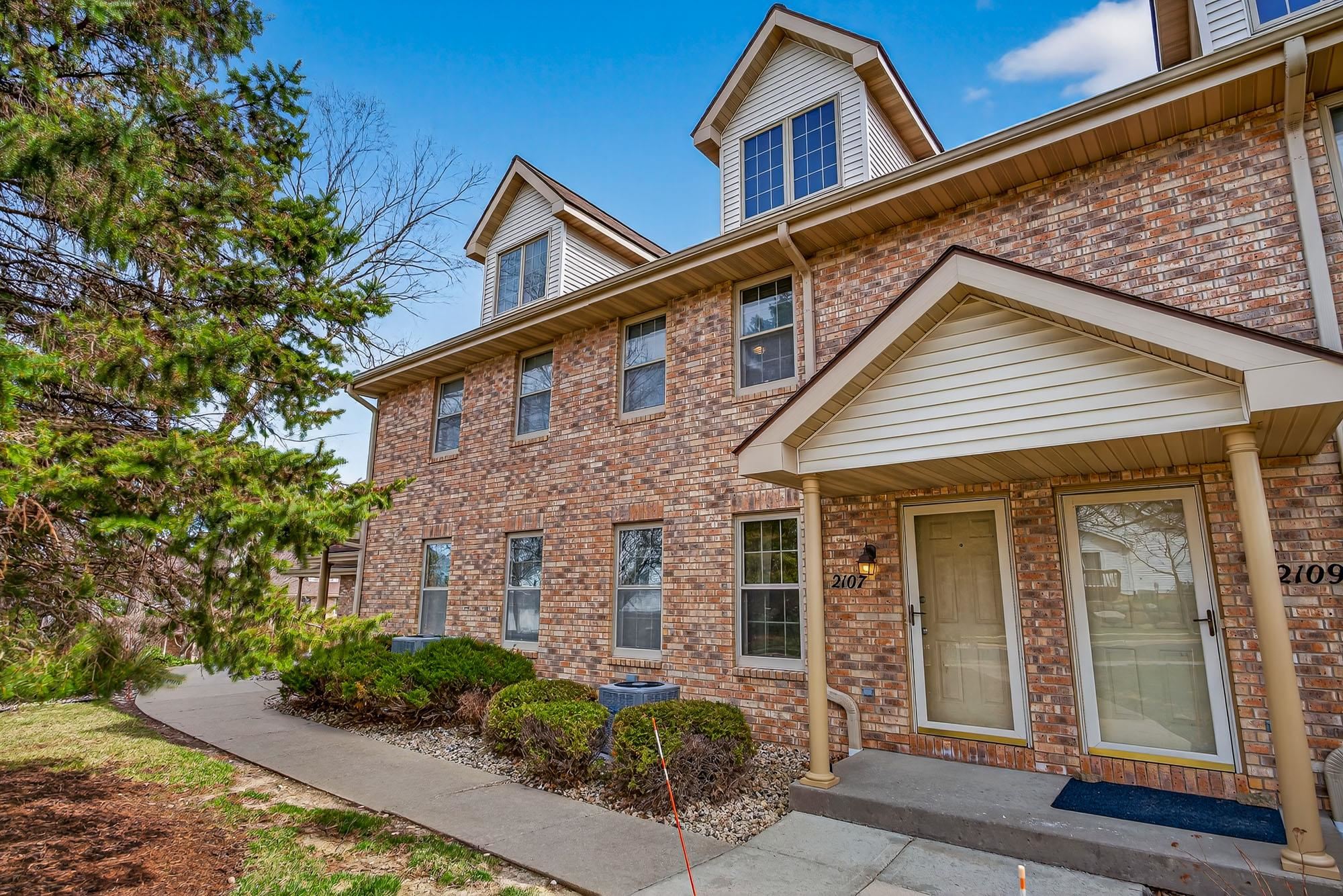 2107 Canterbury Road Madison, WI 53711 - Photo 3 of 44