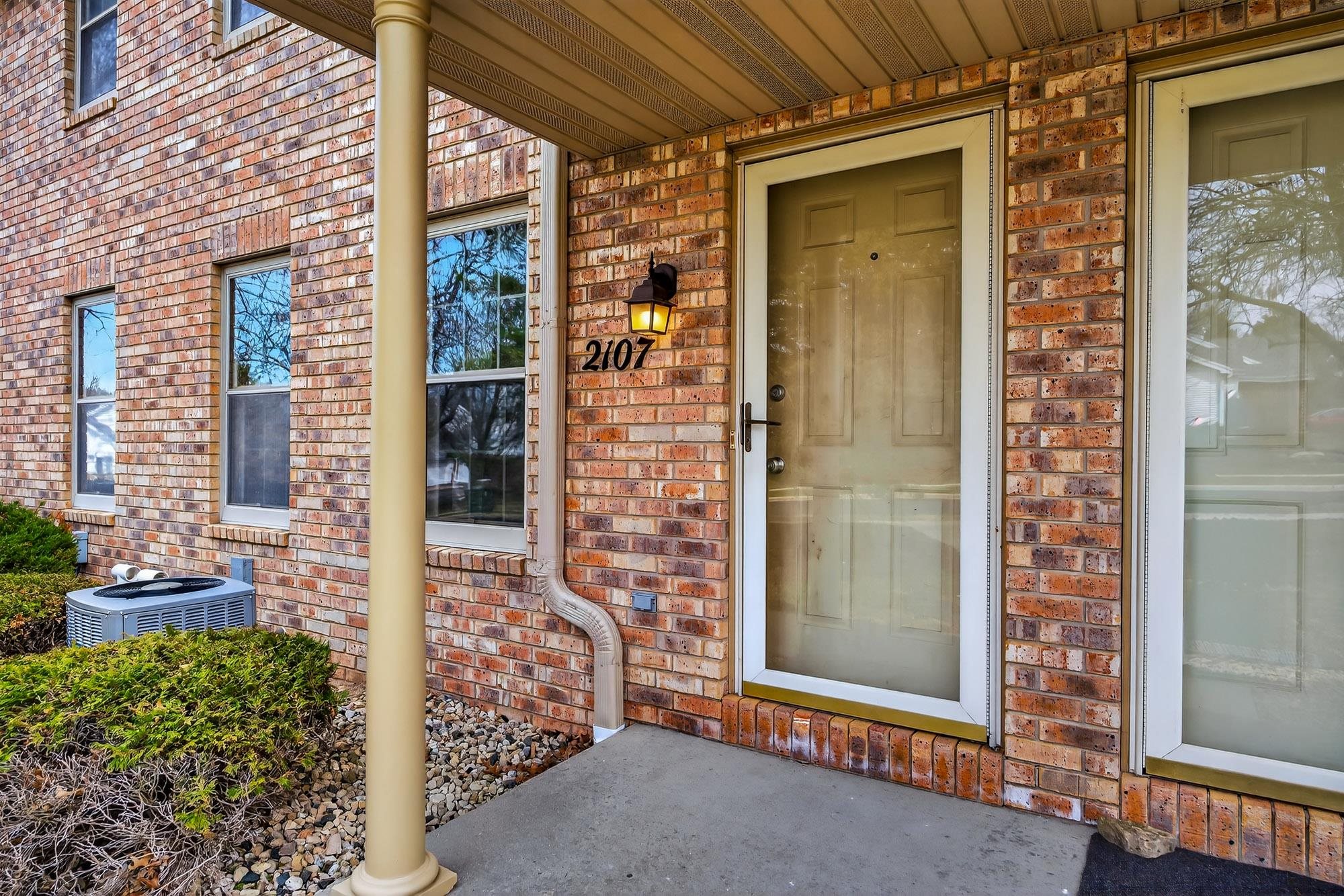 2107 Canterbury Road Madison, WI 53711 - Photo 4 of 44