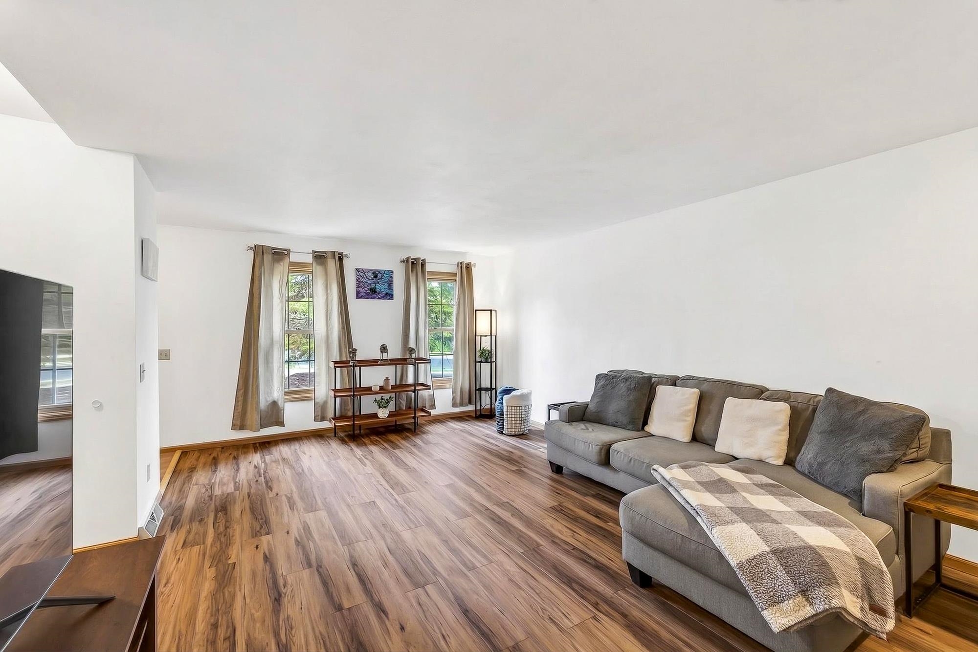 2107 Canterbury Road Madison, WI 53711 - Photo 8 of 44