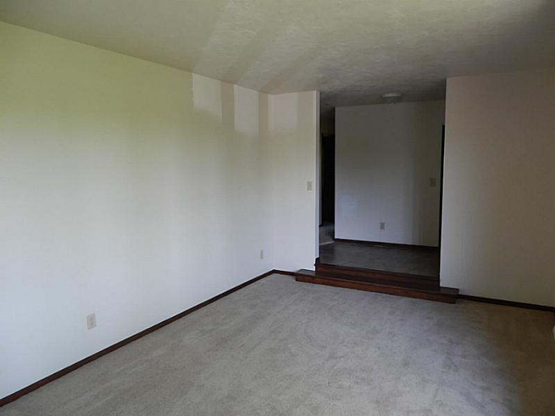 6200 Plateau Drive Springfield, OH 45502 - Photo 4 of 10