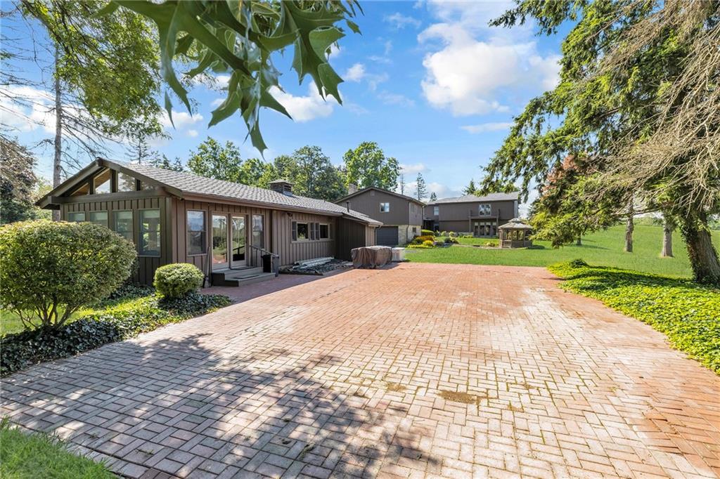 242 Morrow Road Beaver Falls, PA 15010 - Photo 4 of 22