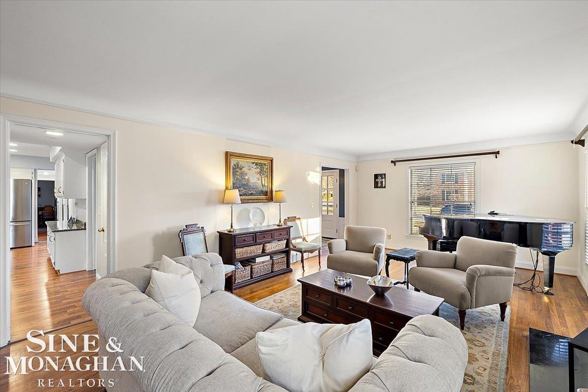 595 Thorntree Road Grosse Pointe, MI 48236 - Photo 7 of 64 50168462-5ca6b8fd-a87d-47be-a2b9-f6529050221c.JPG