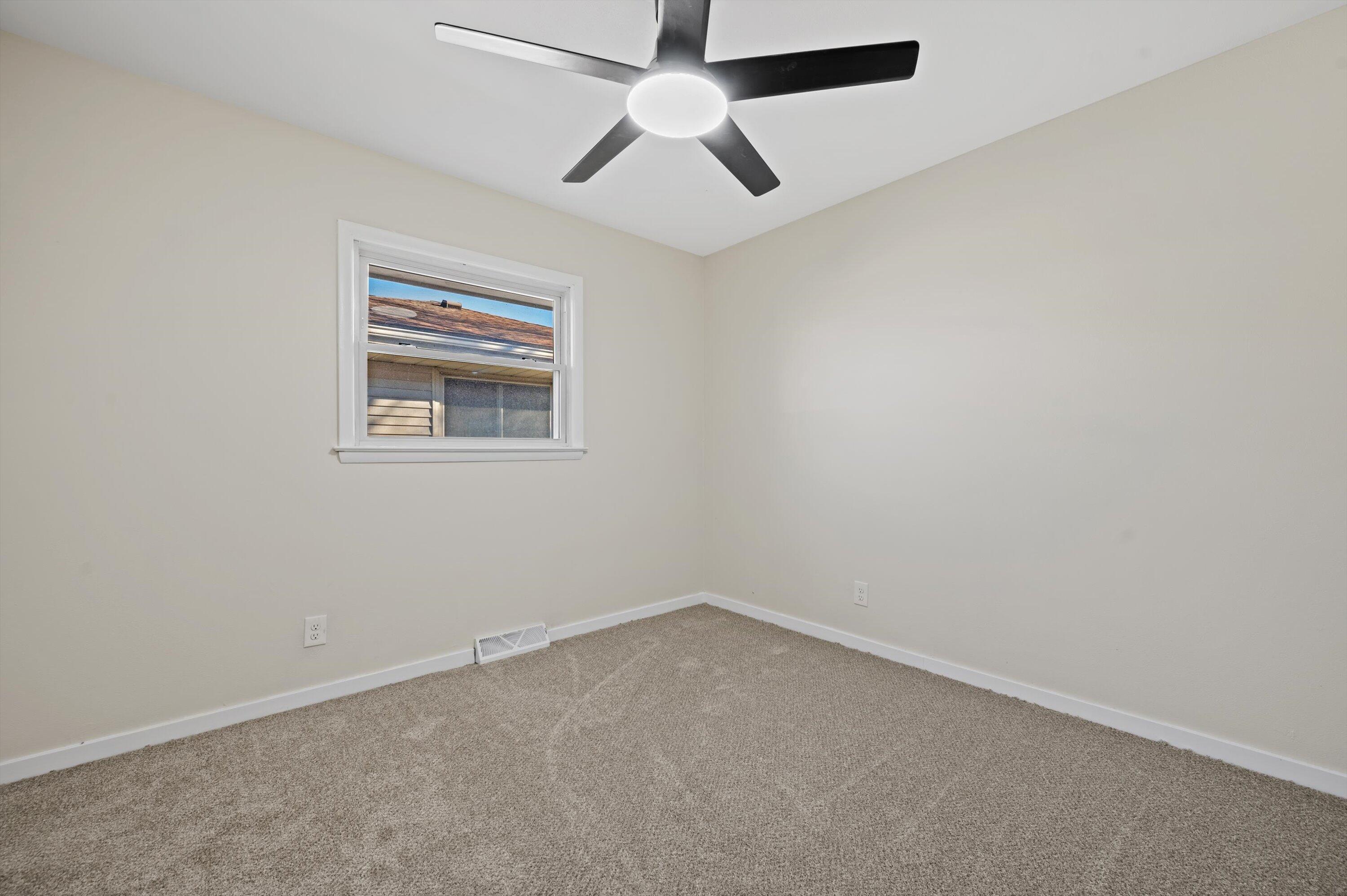 8530 West Holt Avenue Milwaukee, WI 53227 - Photo 15 of 24 20-DSC7033