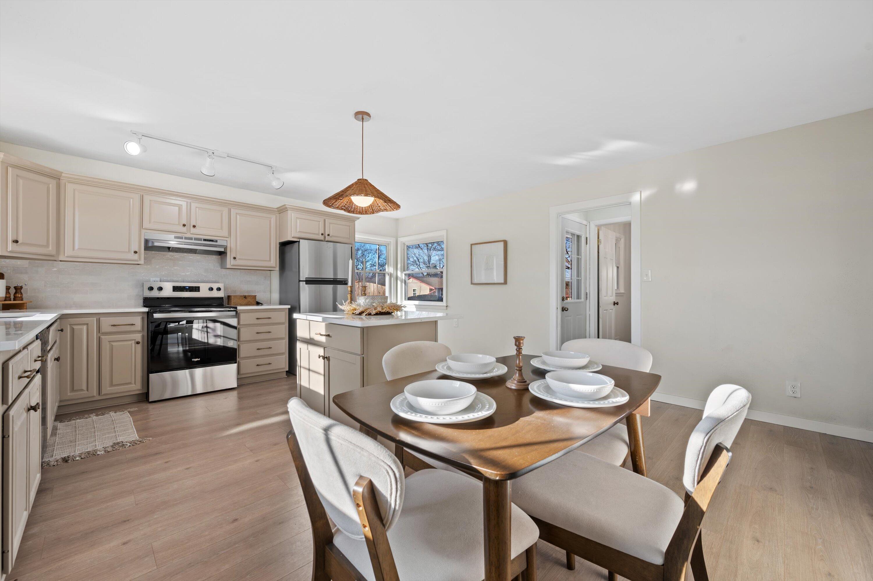 8530 West Holt Avenue Milwaukee, WI 53227 - Photo 7 of 24 14-DSC7006