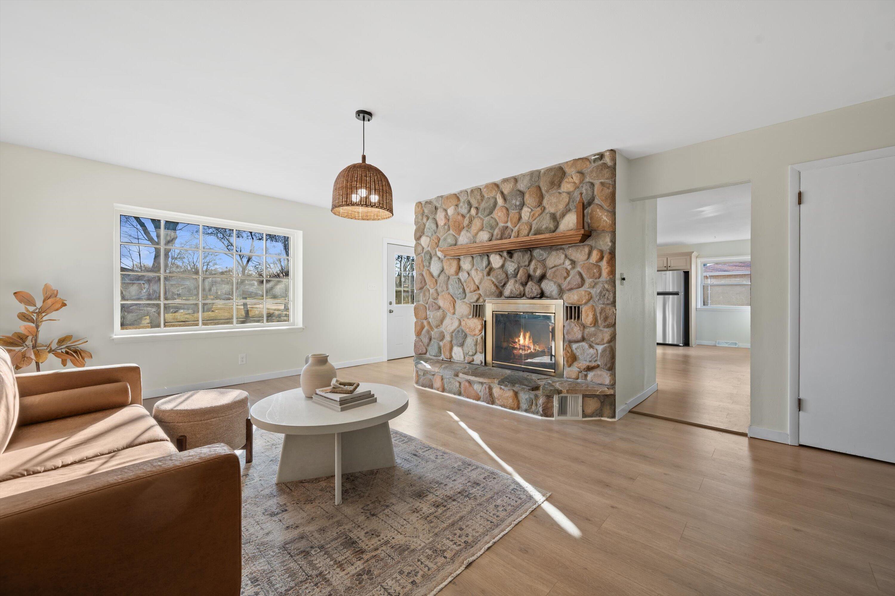 8530 West Holt Avenue Milwaukee, WI 53227 - Photo 9 of 24 10-DSC6982