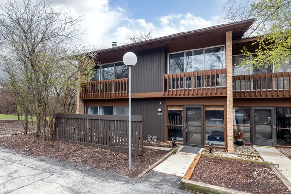 $325,000 | 5938 Greenview Road, Lisle, IL 60532