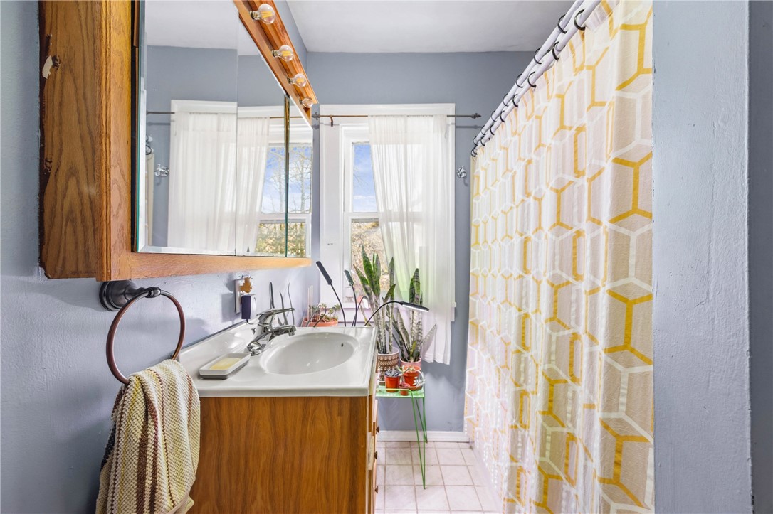 69 Benton Street Rochester, NY 14620 - Photo 14 of 23 Full bath