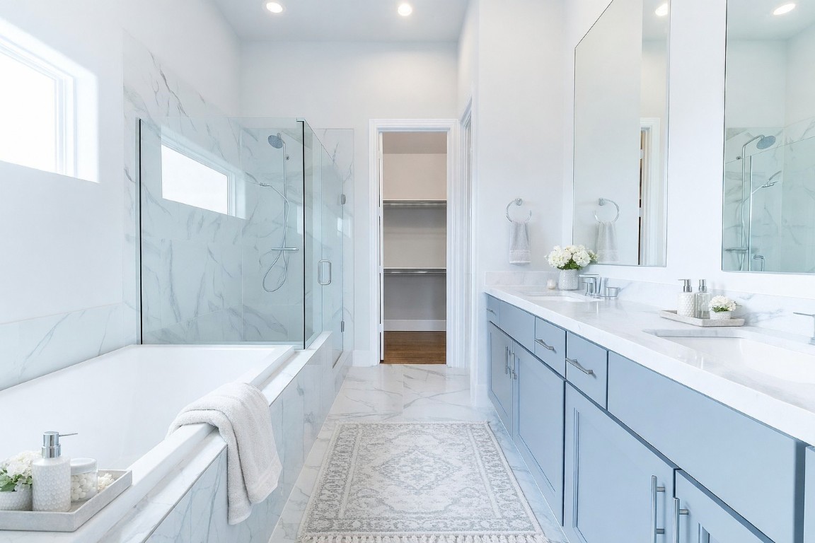 735 Bringhurst Street Houston, TX 77020 - Photo 13 of 17 Primary bath with separate shower and tub. Decor added virtually.