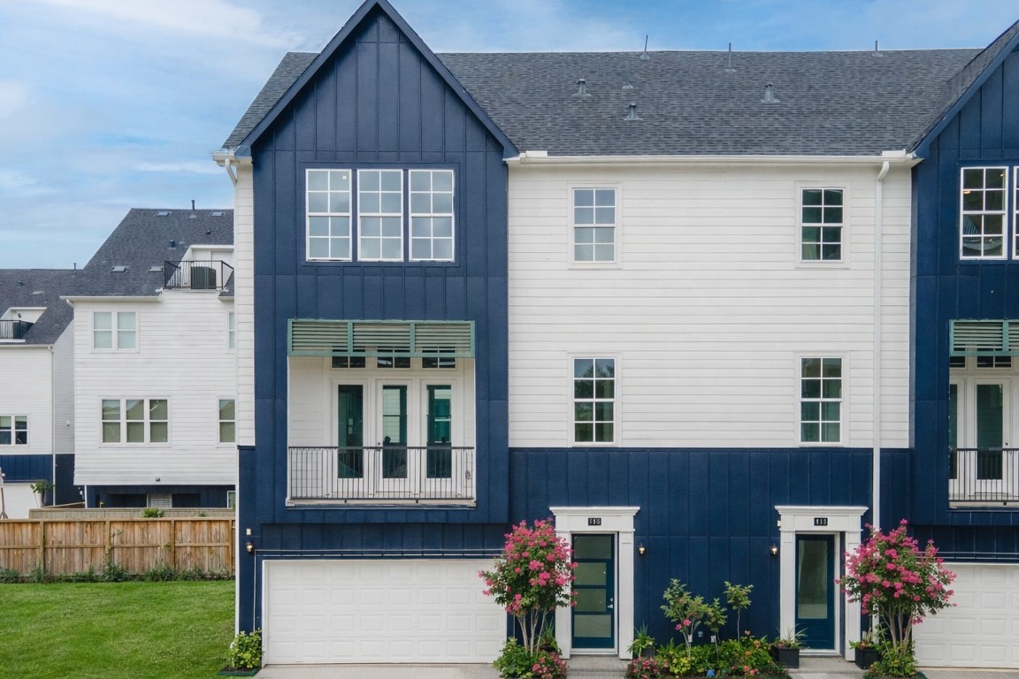 735 Bringhurst Street Houston, TX 77020 - Photo 2 of 17 735 Bringhurst on the left.