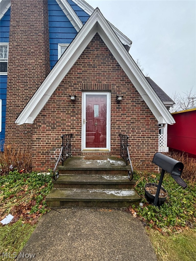 3808 Kirkwood Road Cleveland Heights, OH 44121 - Photo 1 of 6 Entrance to property with brick siding
