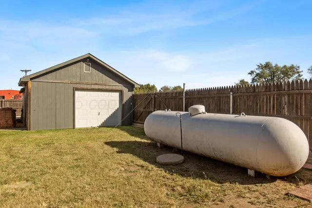 a view of a yard with a tree