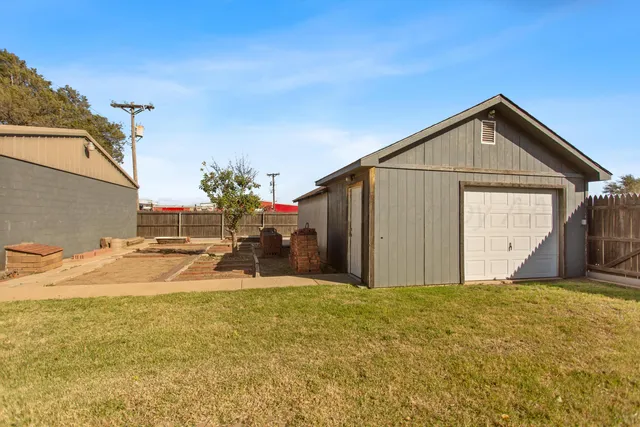 a view of a house with backyard and sitting area