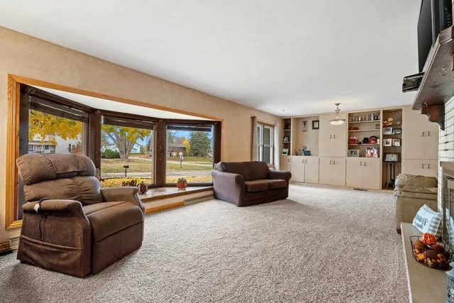 $274,900 | 716 Meadow Lane, Manawa, WI 54949