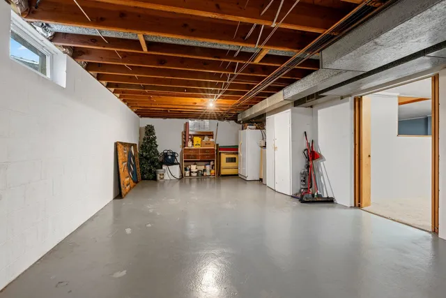 $274,900 | 716 Meadow Lane, Manawa, WI 54949