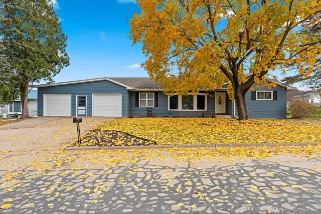 $274,900 | 716 Meadow Lane, Manawa, WI 54949