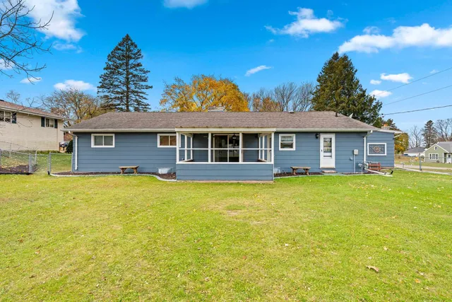 $274,900 | 716 Meadow Lane, Manawa, WI 54949