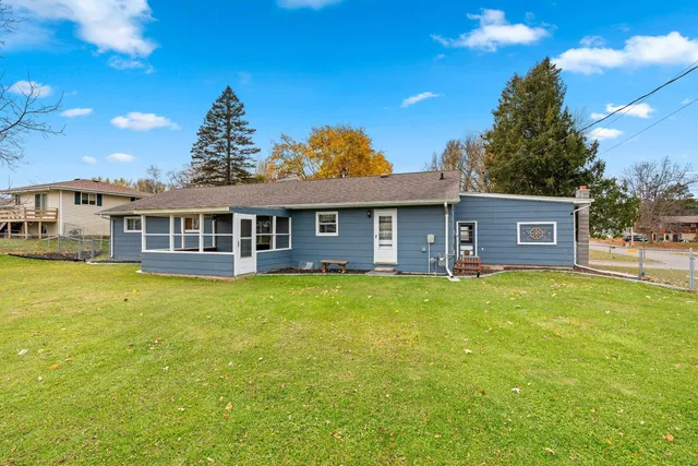 $274,900 | 716 Meadow Lane, Manawa, WI 54949