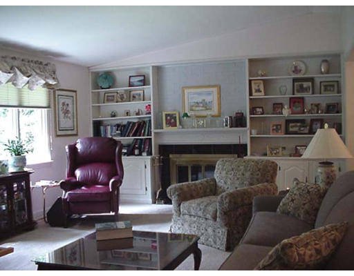 205 Aubinwood Road Amherst, MA 01002 - Photo 4 of 18 Gallery Image 4