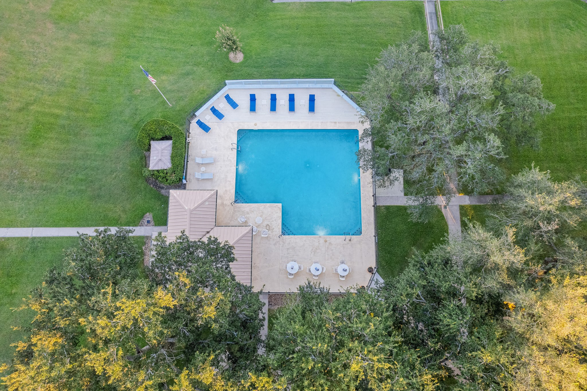 15575 Marina Drive, Unit 215C Montgomery, TX 77356 - Photo 28 of 31 an aerial view of a house