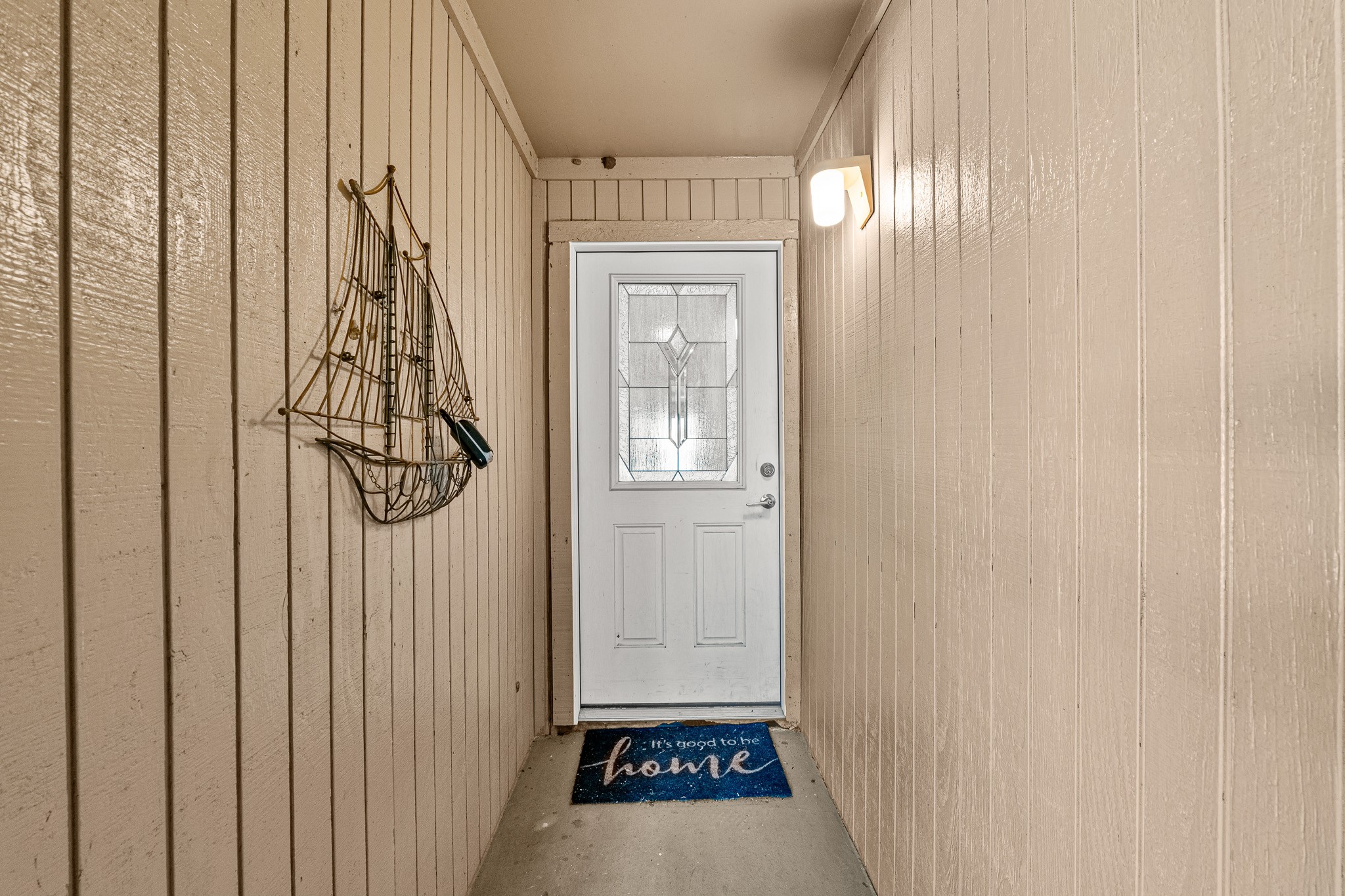 15575 Marina Drive, Unit 215C Montgomery, TX 77356 - Photo 3 of 31 a view of a hallway with windows