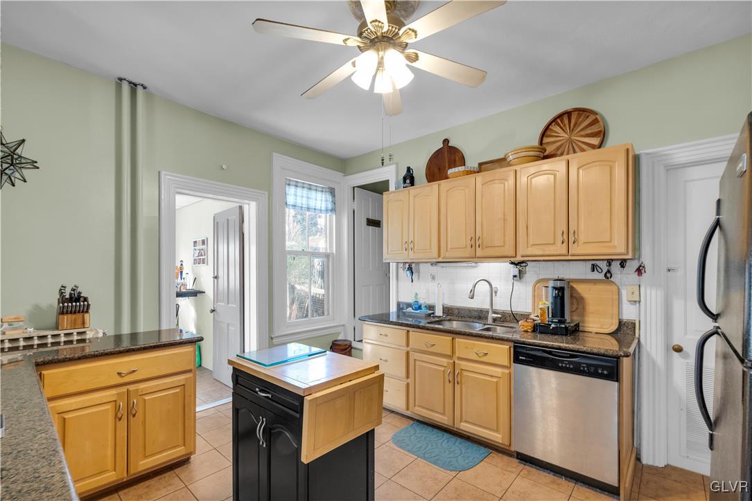 423 1st Avenue Bethlehem, PA 18018 - Photo 14 of 37 Tile / Kitchen