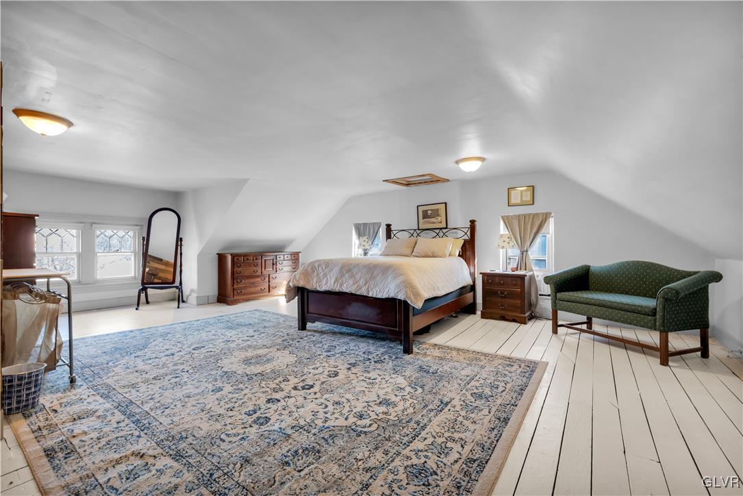 423 1st Avenue Bethlehem, PA 18018 - Photo 28 of 37 Large Bedroom