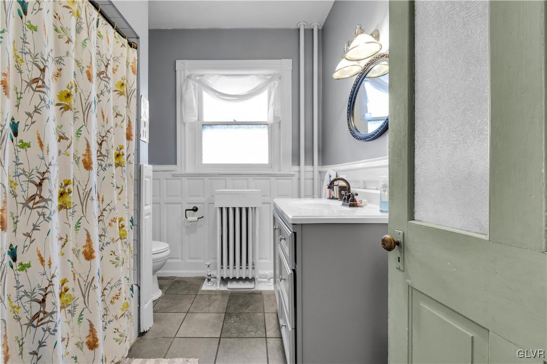 423 1st Avenue Bethlehem, PA 18018 - Photo 29 of 37 Full Bathroom