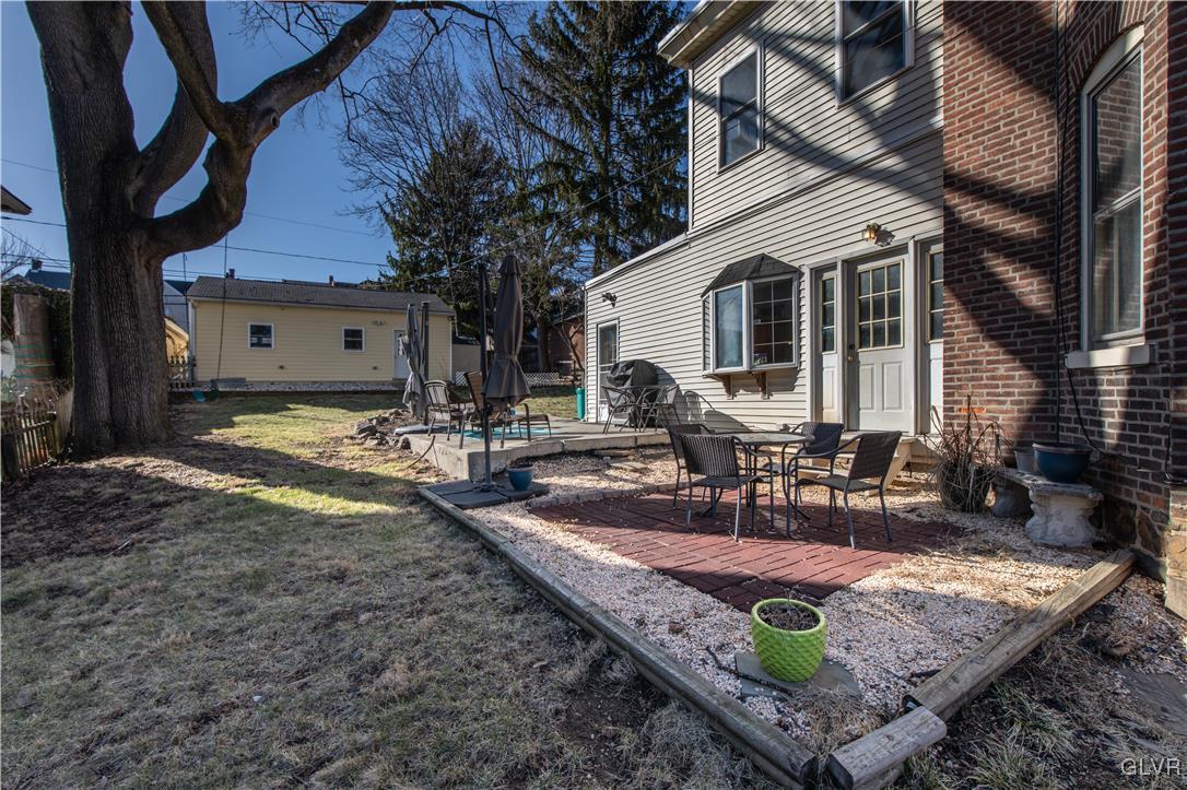 423 1st Avenue Bethlehem, PA 18018 - Photo 35 of 37 Patio / Fenced Yard