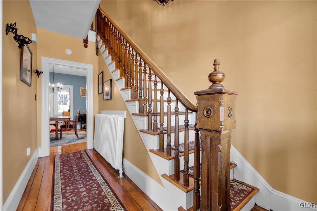 423 1st Avenue Bethlehem, PA 18018 - Photo 6 of 37 Foyer