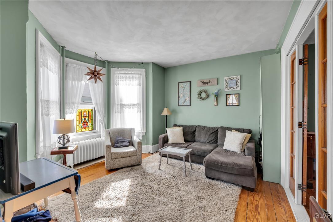 423 1st Avenue Bethlehem, PA 18018 - Photo 10 of 37 Family Room