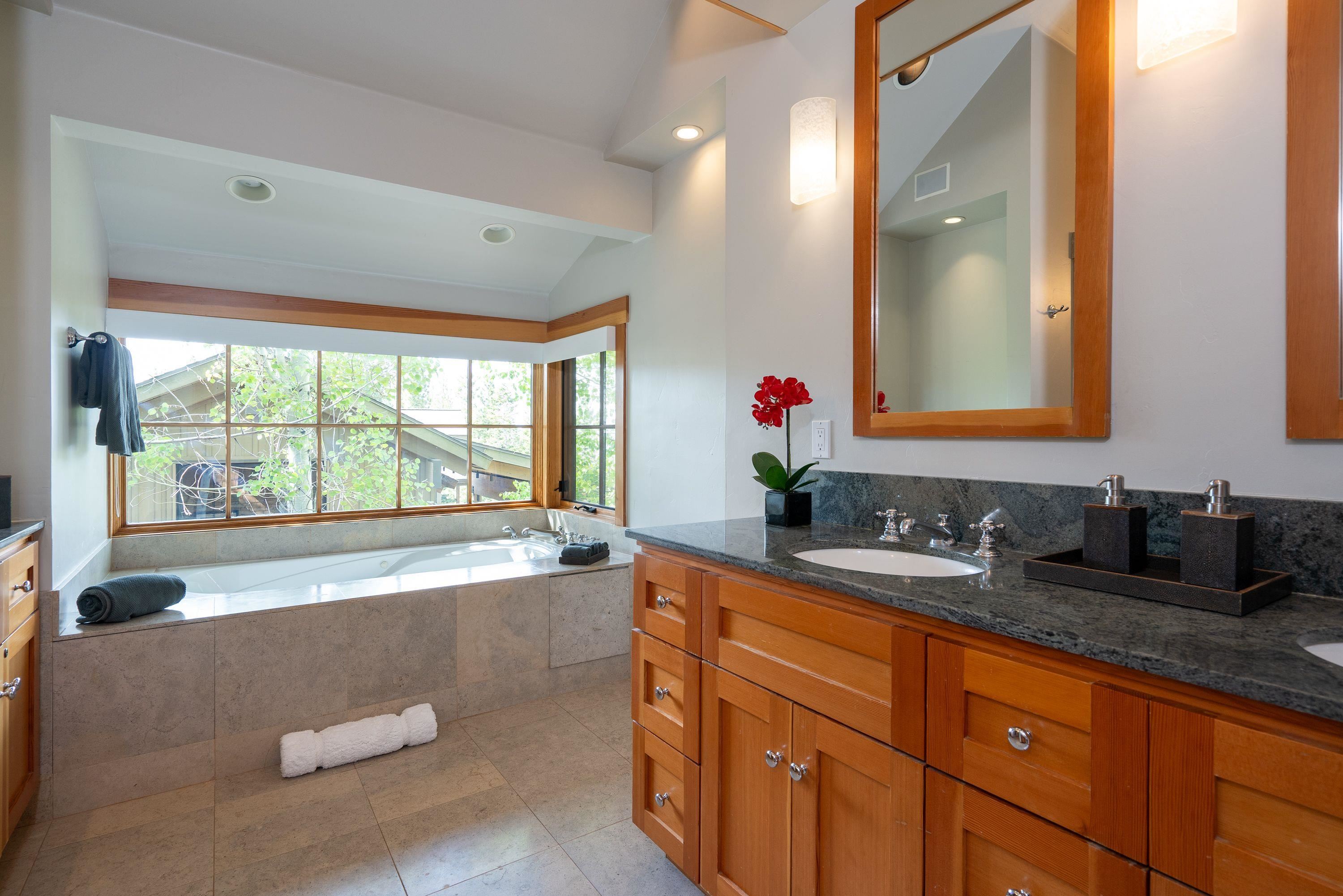 1723 Grouse Ridge Road Truckee, CA 96161 - Photo 16 of 27 a bathroom with a tub sink and mirror