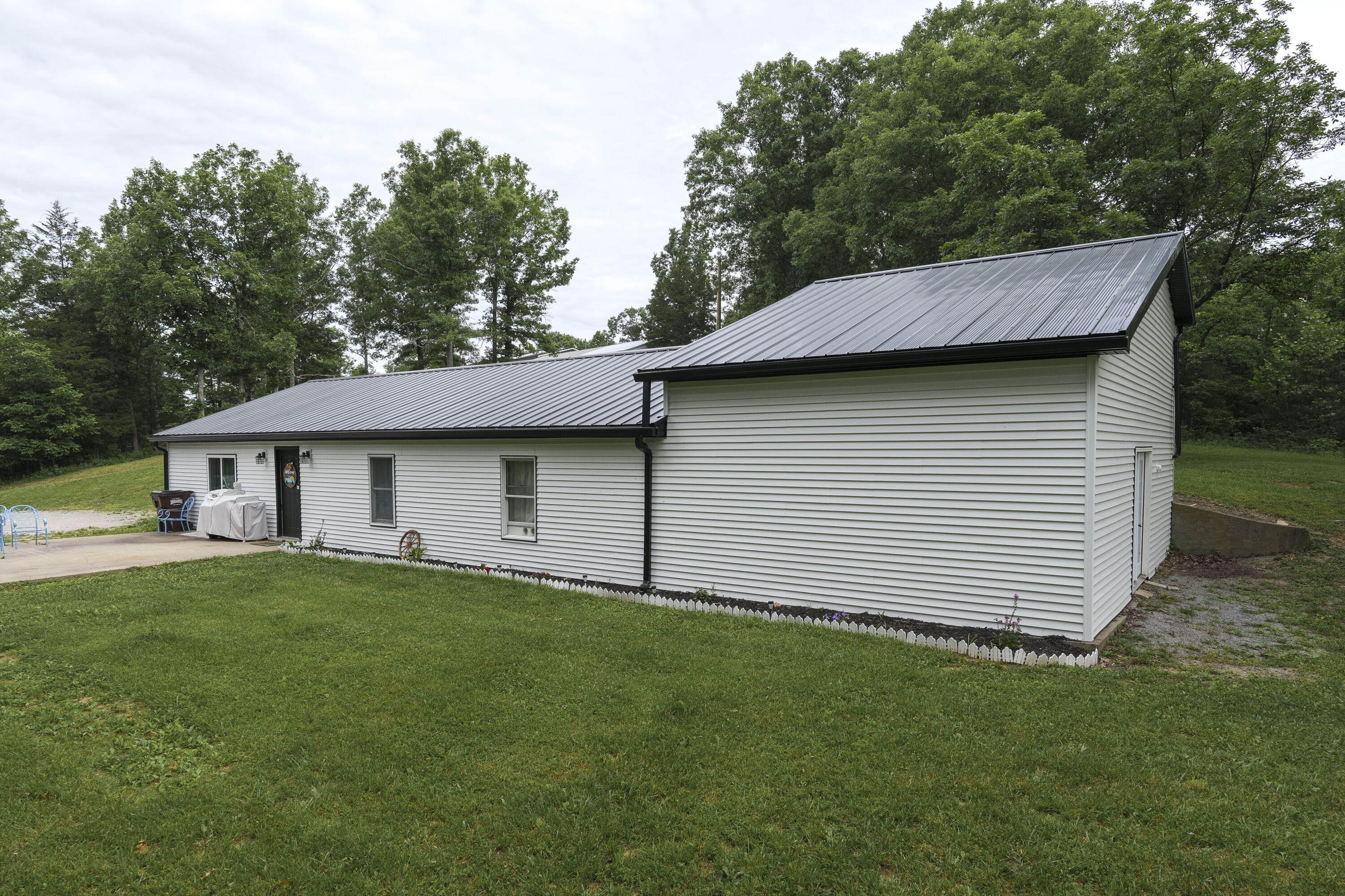 5126 Hogg Ridge Road De Mossville, KY 41033 - Photo 3 of 25 Gallery Image 3