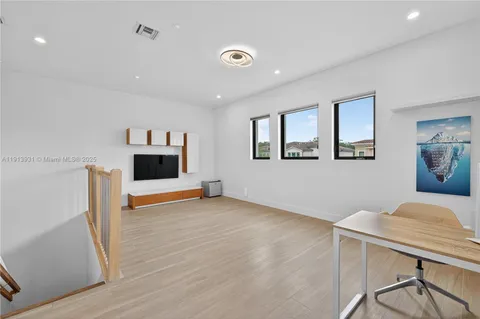 $1,630,080 | 5999 Brookfield Circle East, Hollywood, FL 33312