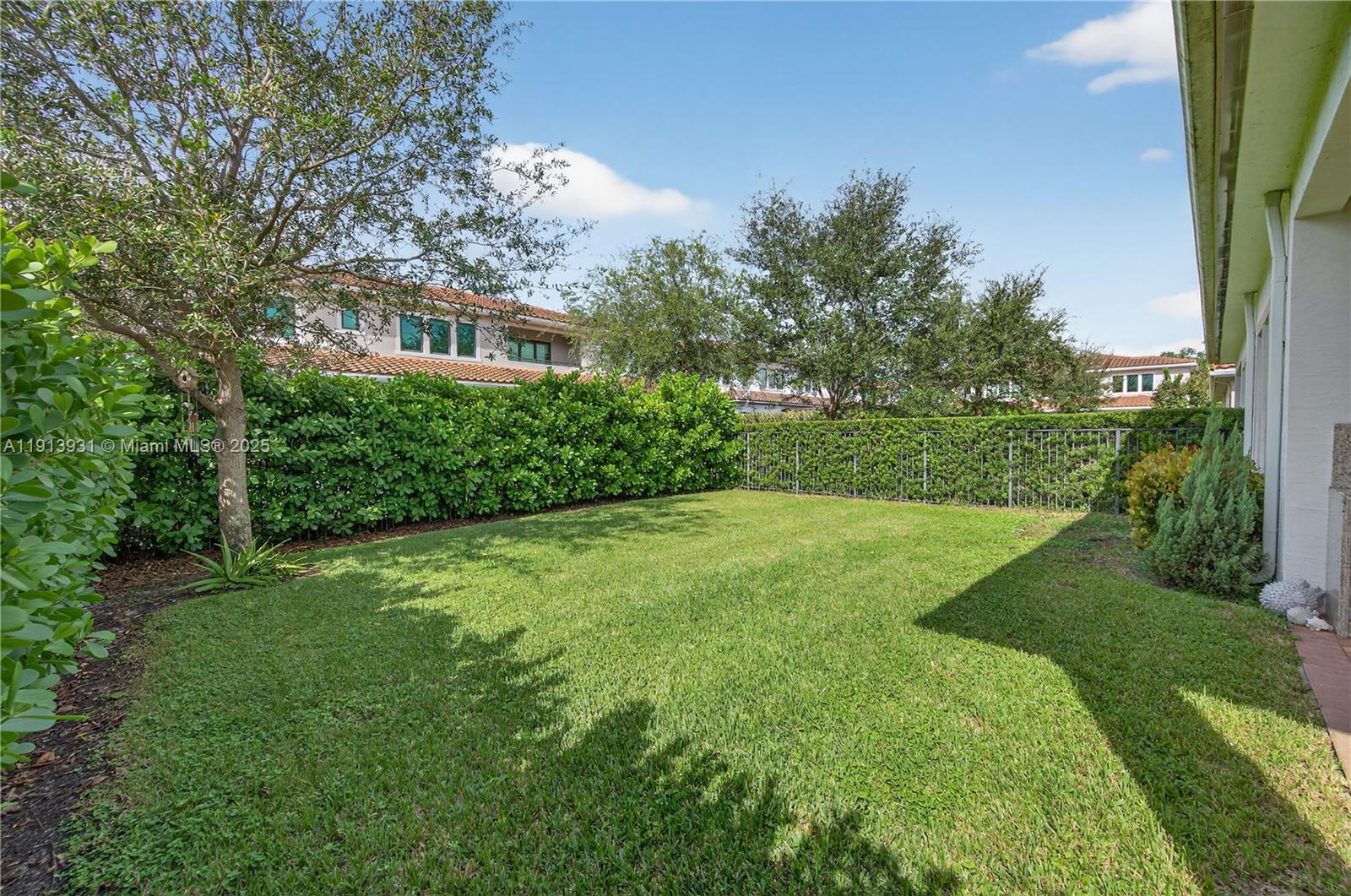 5999 Brookfield Circle East Hollywood, FL 33312 - Photo 4 of 48