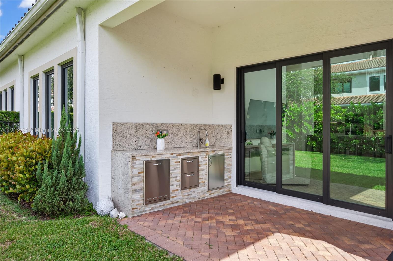 5999 Brookfield Circle East Hollywood, FL 33312 - Photo 7 of 48