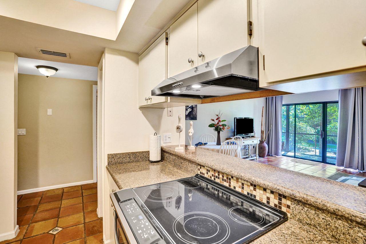 13334 Polo Club Road, Unit 230 Wellington, FL 33414 - Photo 11 of 46 Kitchen Passthru Counter