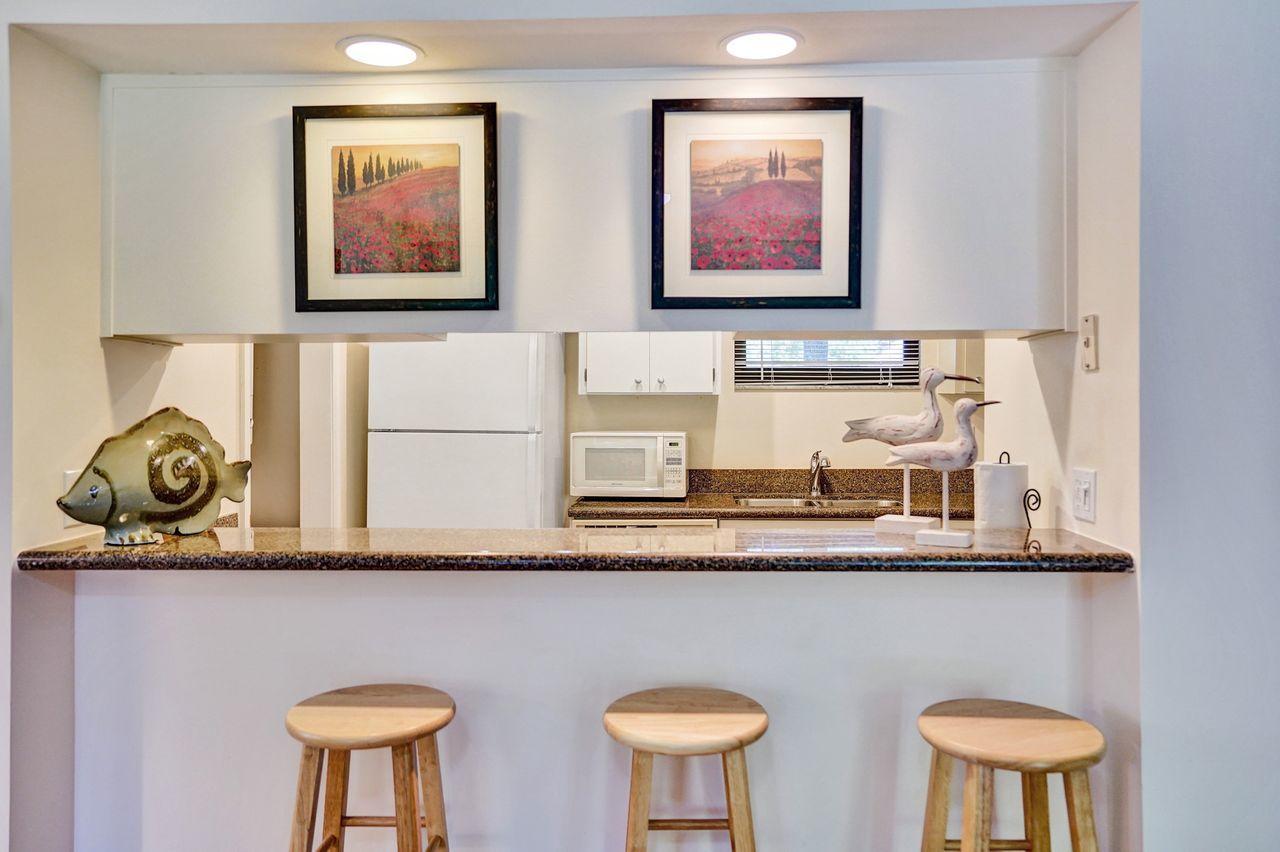 13334 Polo Club Road, Unit 230 Wellington, FL 33414 - Photo 14 of 46 Kitchen Snack Bar