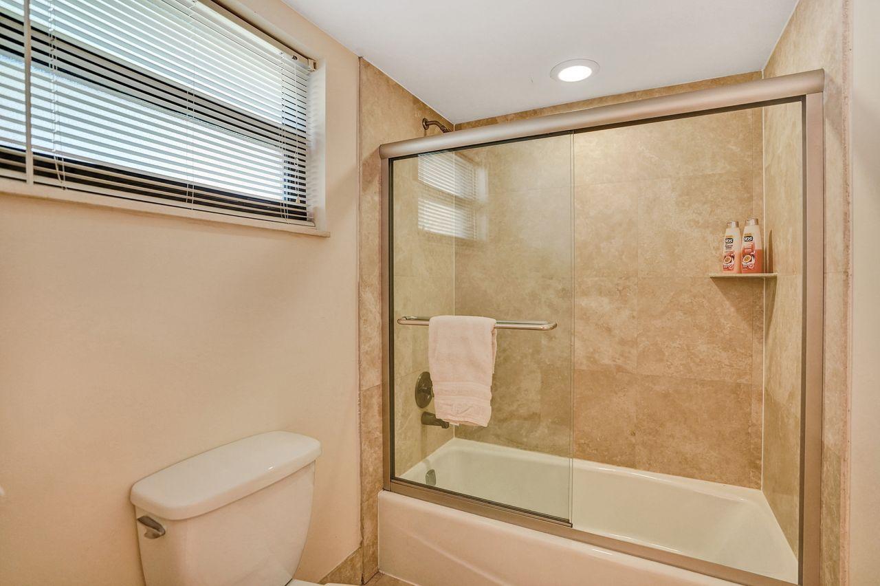 13334 Polo Club Road, Unit 230 Wellington, FL 33414 - Photo 22 of 46 Master Bath Combo Tub Shower