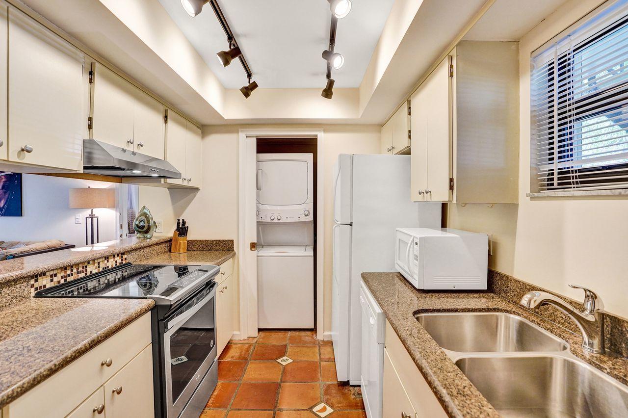 13334 Polo Club Road, Unit 230 Wellington, FL 33414 - Photo 9 of 46 Kitchen Main