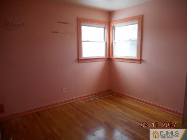 123 Vineyard Road Edison, NJ 08817 - Photo 10 of 14 an empty room with a window