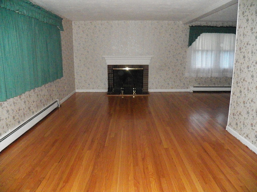 39 Braintree Road West Springfield, MA 01089 - Photo 3 of 27 Gallery Image 3