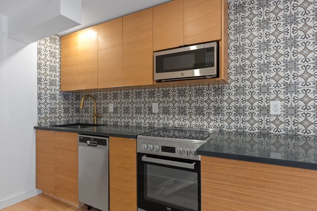511 Beacon Street, Unit 2 Boston, MA 02215 - Photo 3 of 7