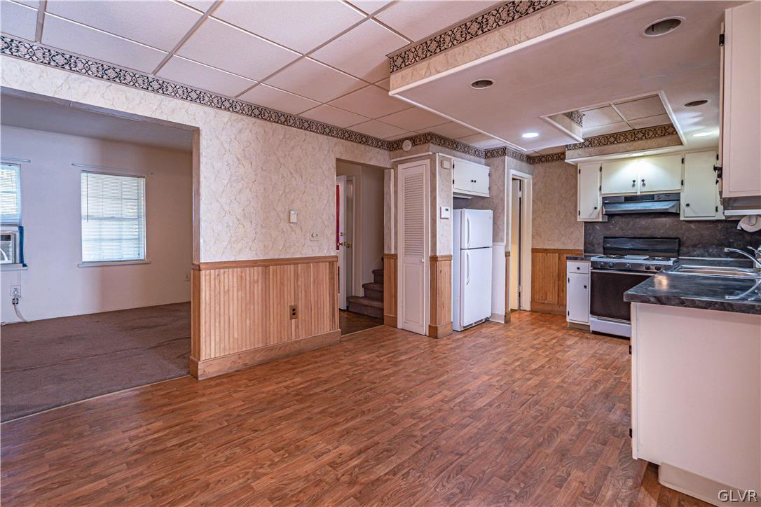 1177 Arcadia Street Bethlehem, PA 18018 - Photo 8 of 32 a view of a livingroom with wooden floor