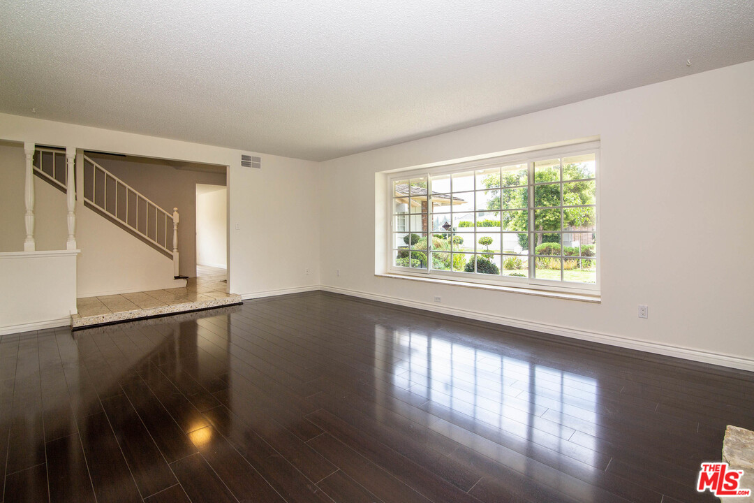 19137 Tulsa Street Porter Ranch, CA 91326 - Photo 5 of 27 Gallery Image 5
