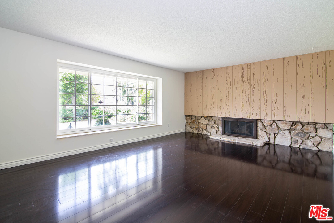 19137 Tulsa Street Porter Ranch, CA 91326 - Photo 7 of 27 Gallery Image 7