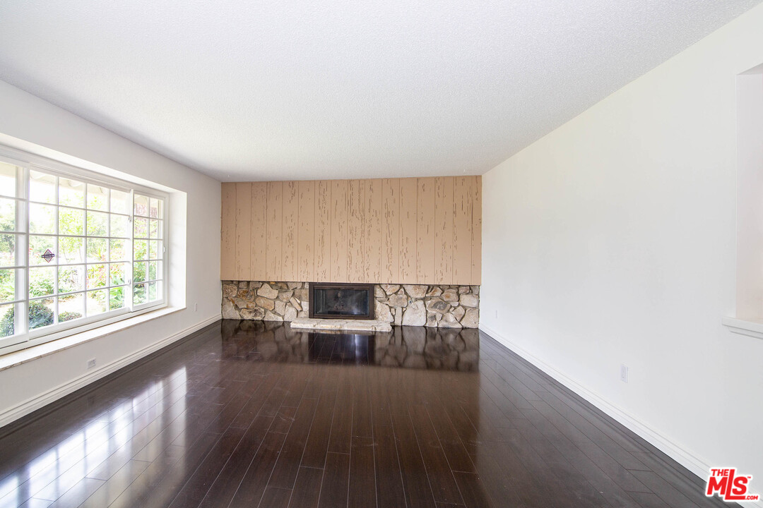 19137 Tulsa Street Porter Ranch, CA 91326 - Photo 8 of 27 Gallery Image 8