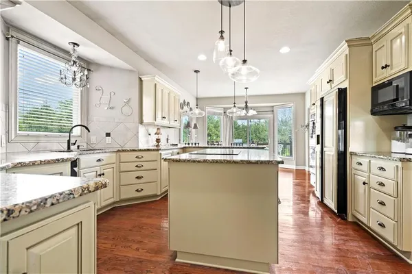 $599,950 | 28919 Hackberry Circle, Paola, KS 66071