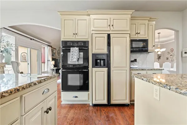 $599,950 | 28919 Hackberry Circle, Paola, KS 66071