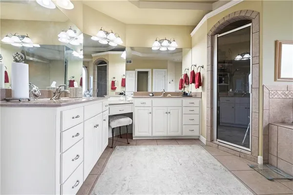 $599,950 | 28919 Hackberry Circle, Paola, KS 66071
